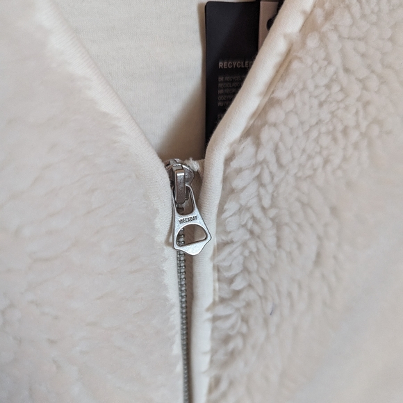 [Weekday] Peggy Fleece Teddy Vest in Off White - Picture 7 of 9